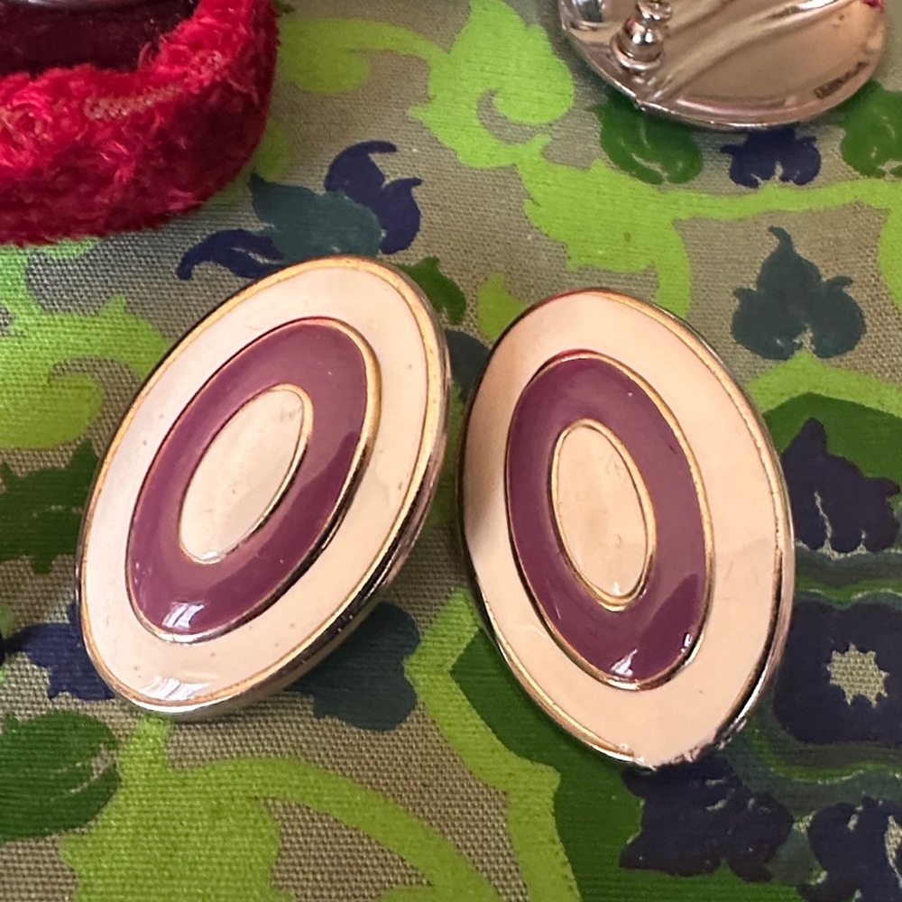 1980’ Vintage Mixed Resin gold tone  & Dangle Earrings - Pink, Purple, Cream - Picture 7 of 16